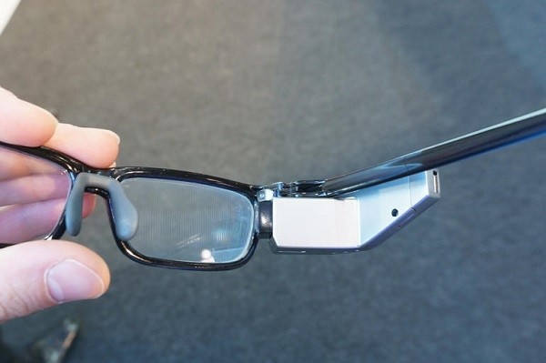东芝推出比Google Glass更简单直接的智能眼镜设备,但问题来了